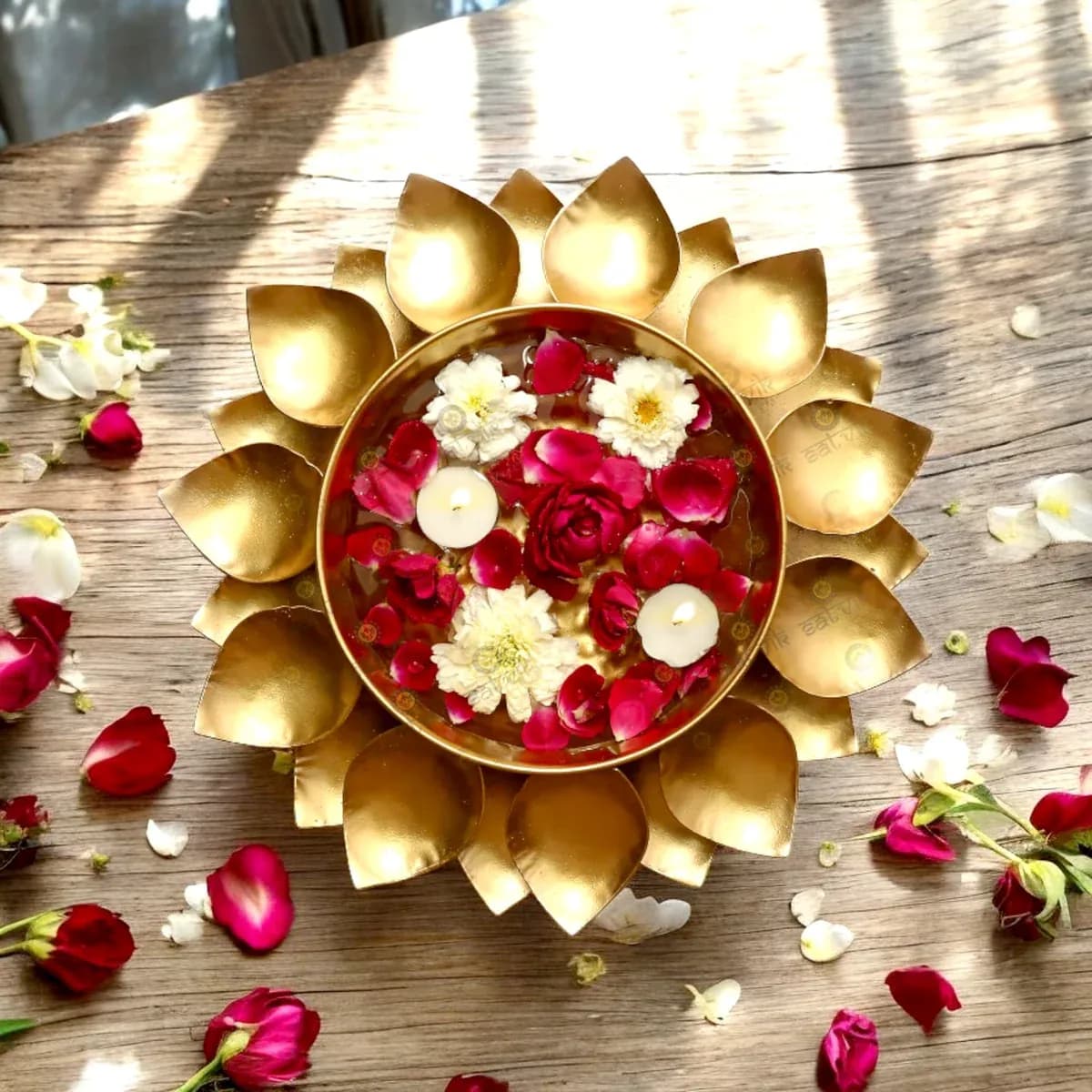 Lotus Shape Metal Urli